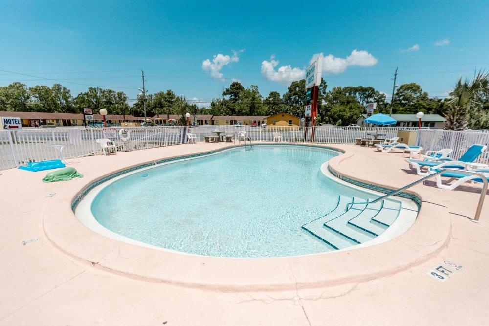 Summer Breeze Motel